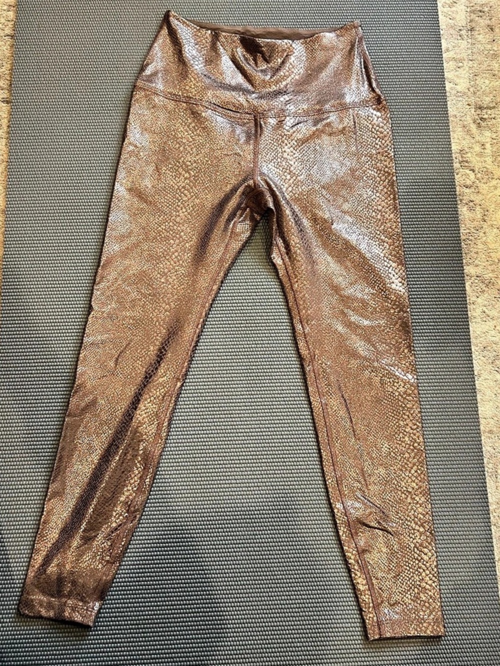 Beyond Yoga PowerShine Viper High Waisted Midi Legging Midi Leggings Small